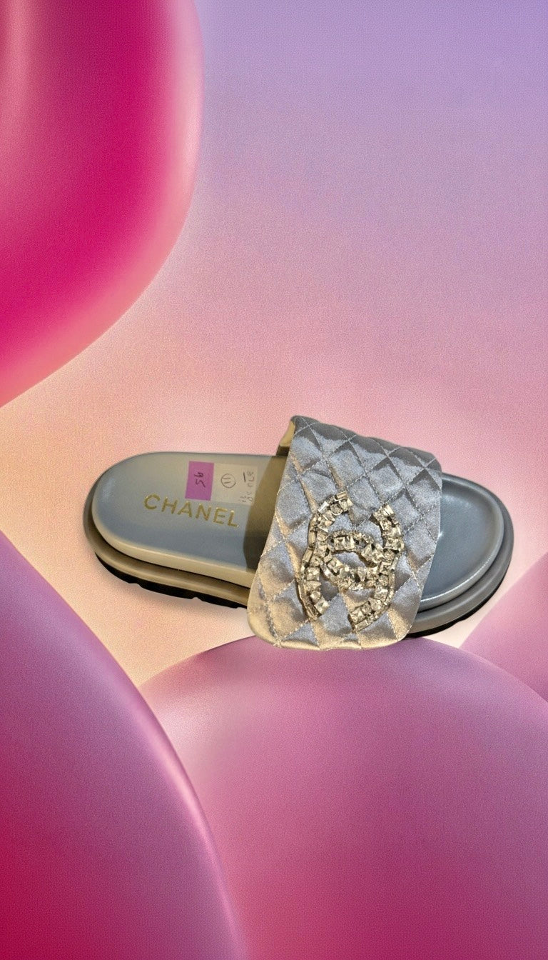 Sandals CC - with Brooch